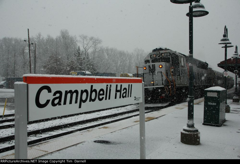 NJT 4218 heads souith on Pt. Jervis train